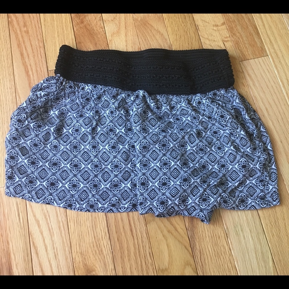 Joe B black and white shorts